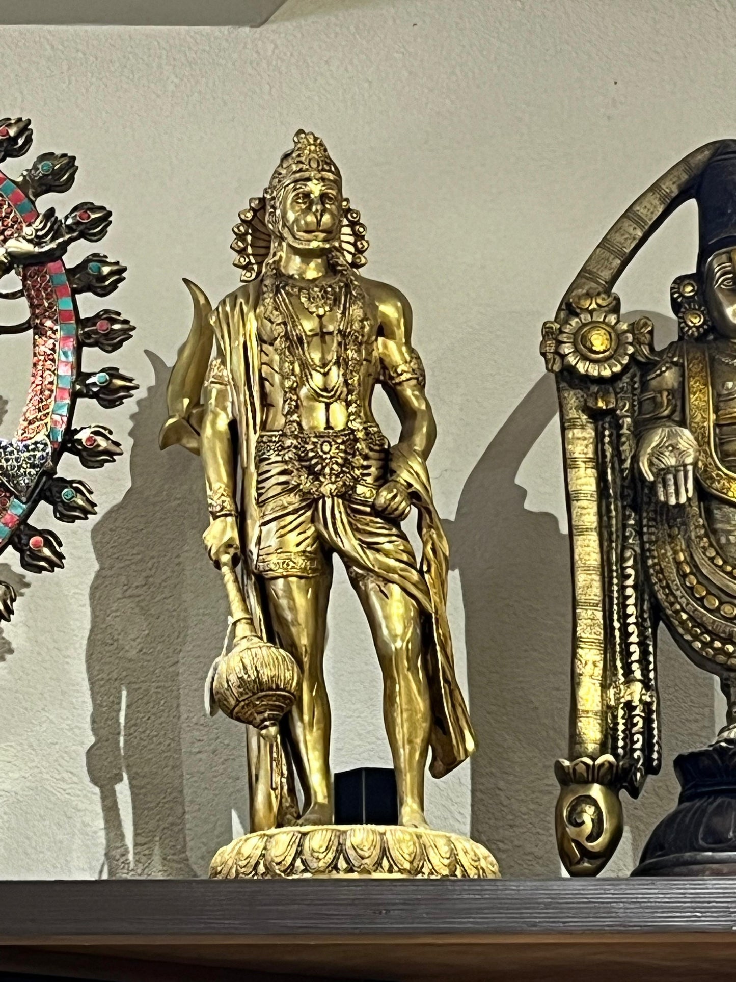 Brass Lord Hanuman Idol – Standing Hanuman Statue with Gada for Home Temple & Vastu Decor